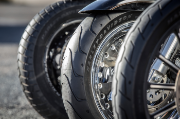 MICHELIN_Scorcher_11T_59W_120-70ZR18_59W_Front